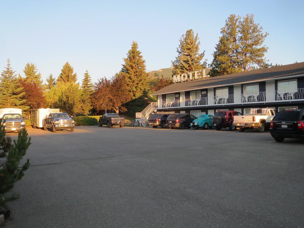 Round-Up Motel Clinton Exterior photo