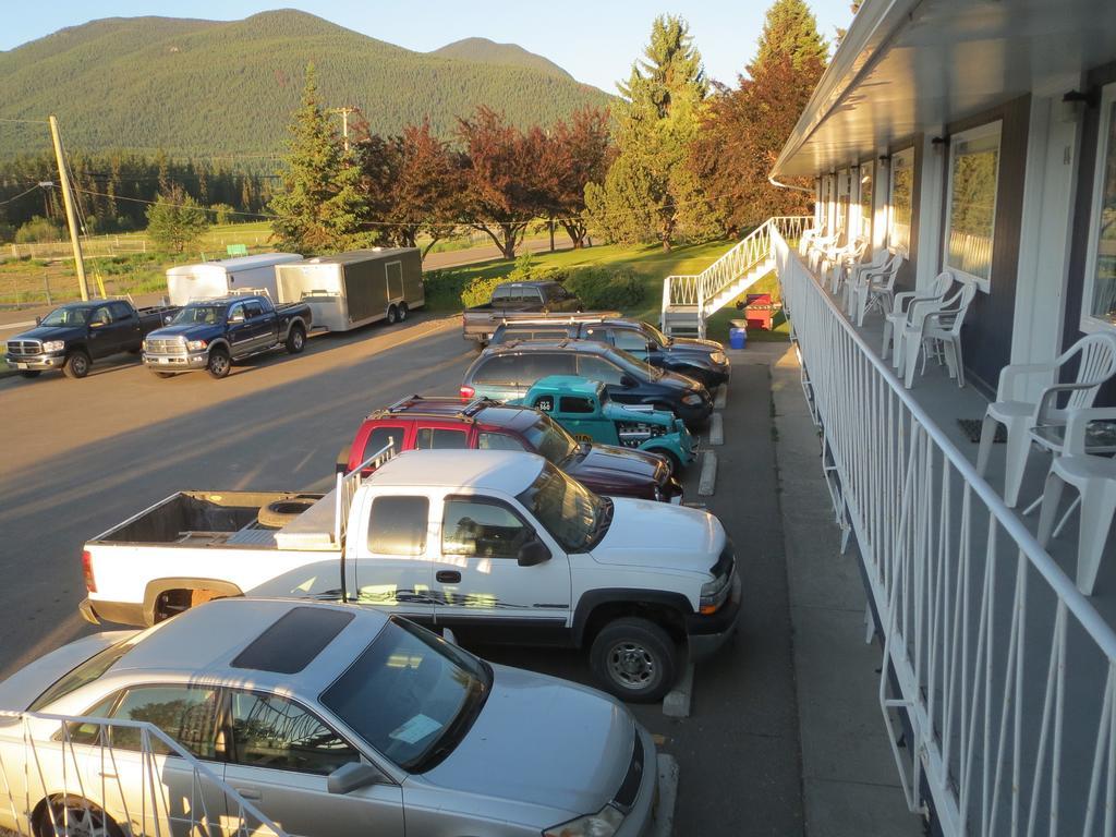Round-Up Motel Clinton Exterior photo