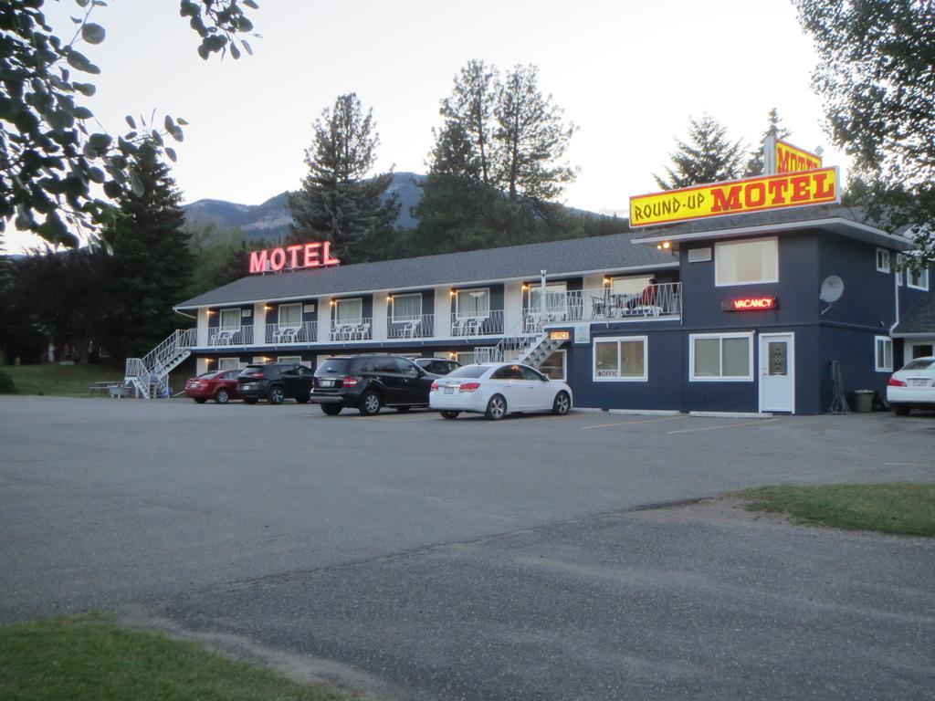 Round-Up Motel Clinton Exterior photo